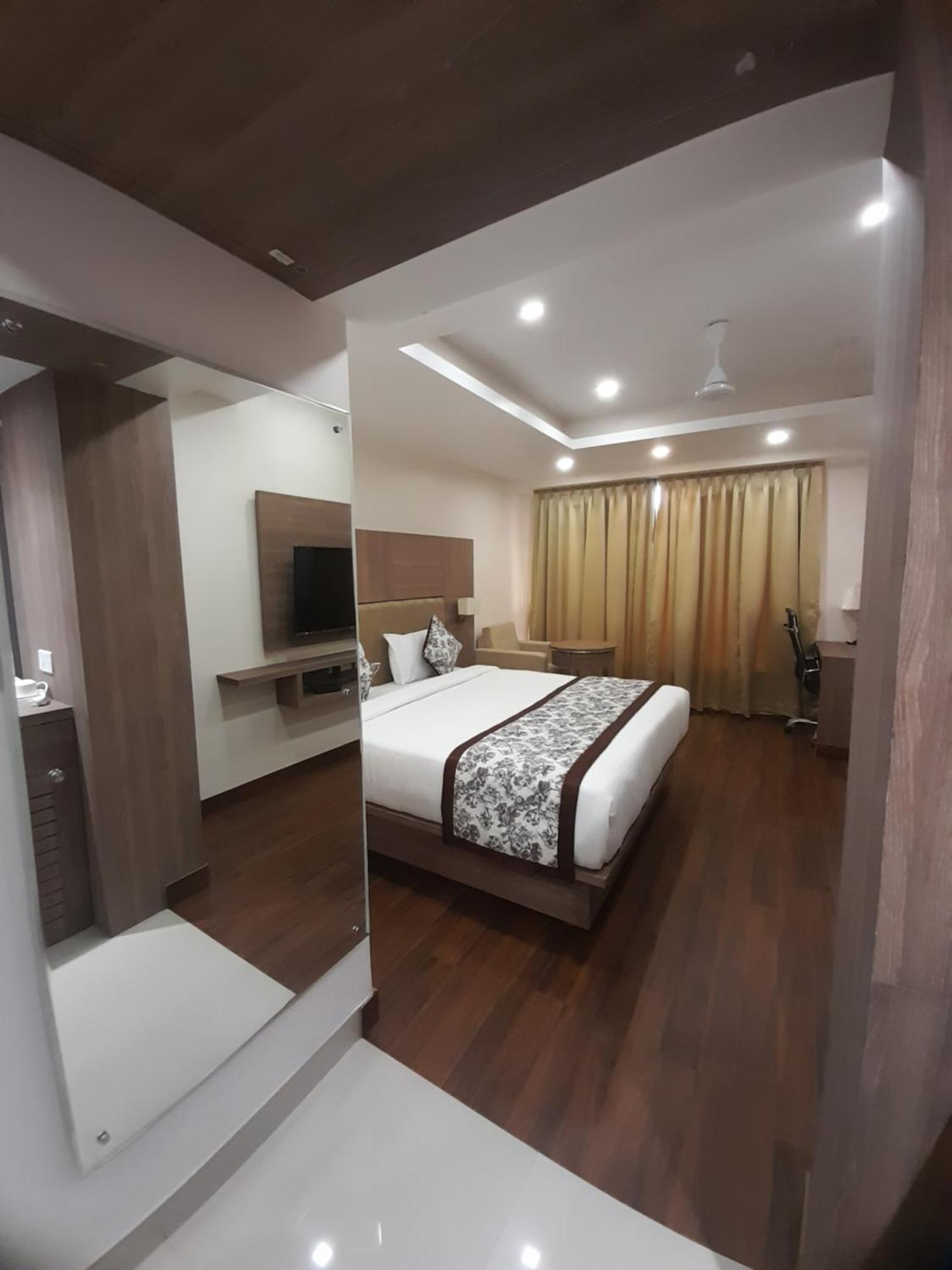 Variety Inn Patna  Ngoại thất bức ảnh