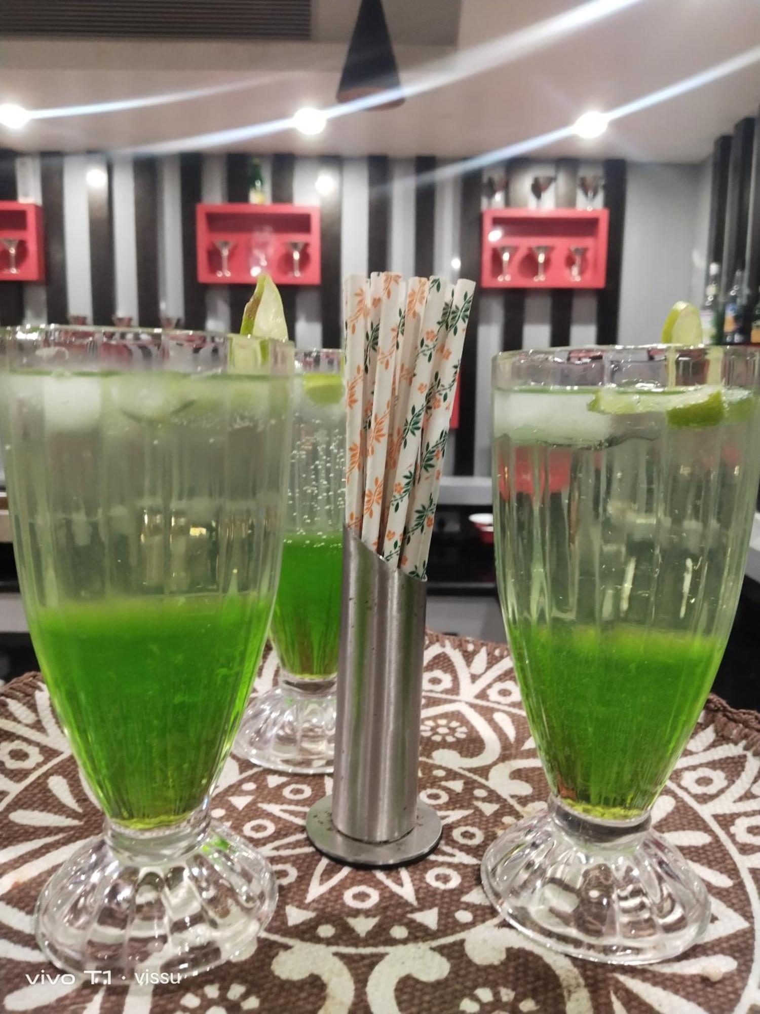 Variety Inn Patna  Ngoại thất bức ảnh