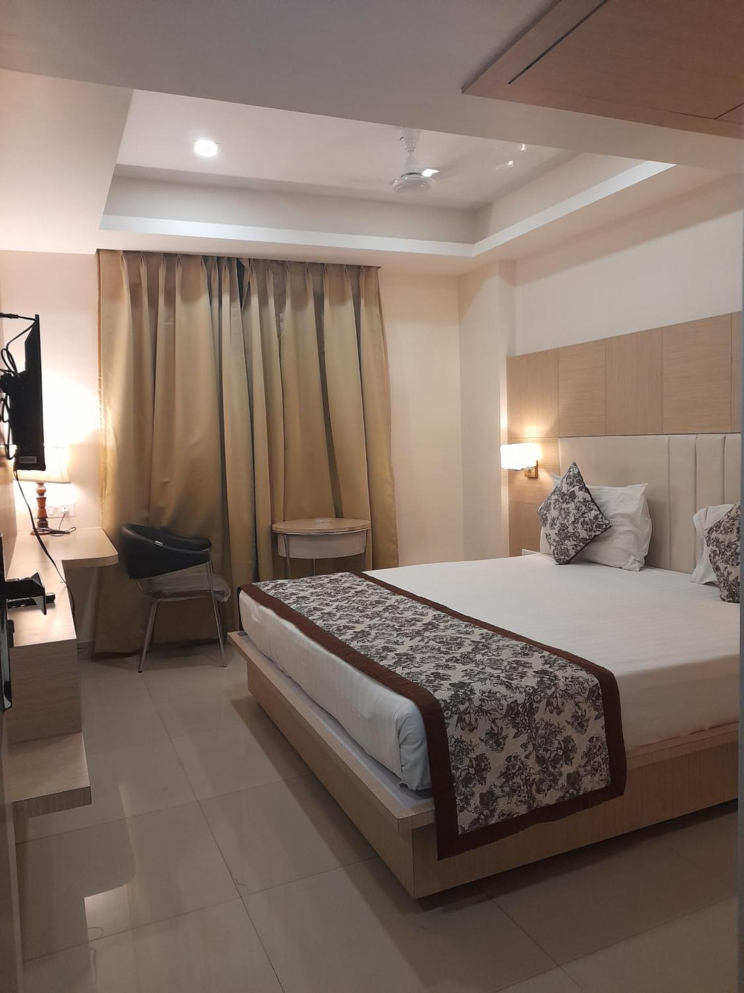 Variety Inn Patna  Ngoại thất bức ảnh